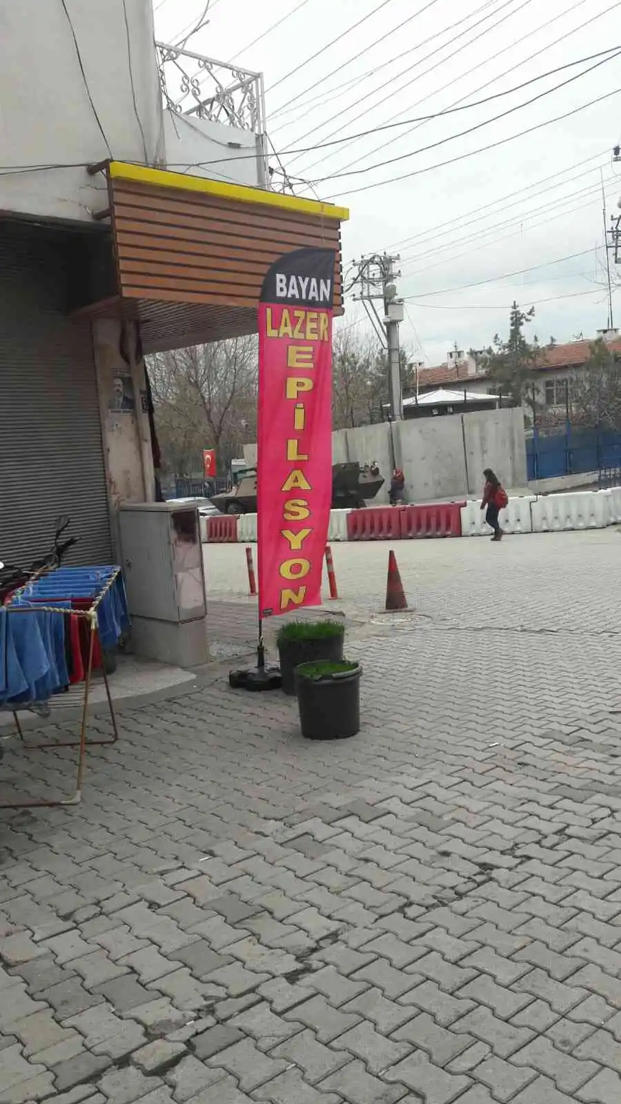 bayan-kuaforu-yelken-bayragi-40