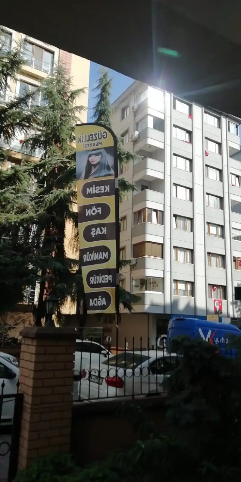 bayan-kuaforu-yelken-bayragi-62