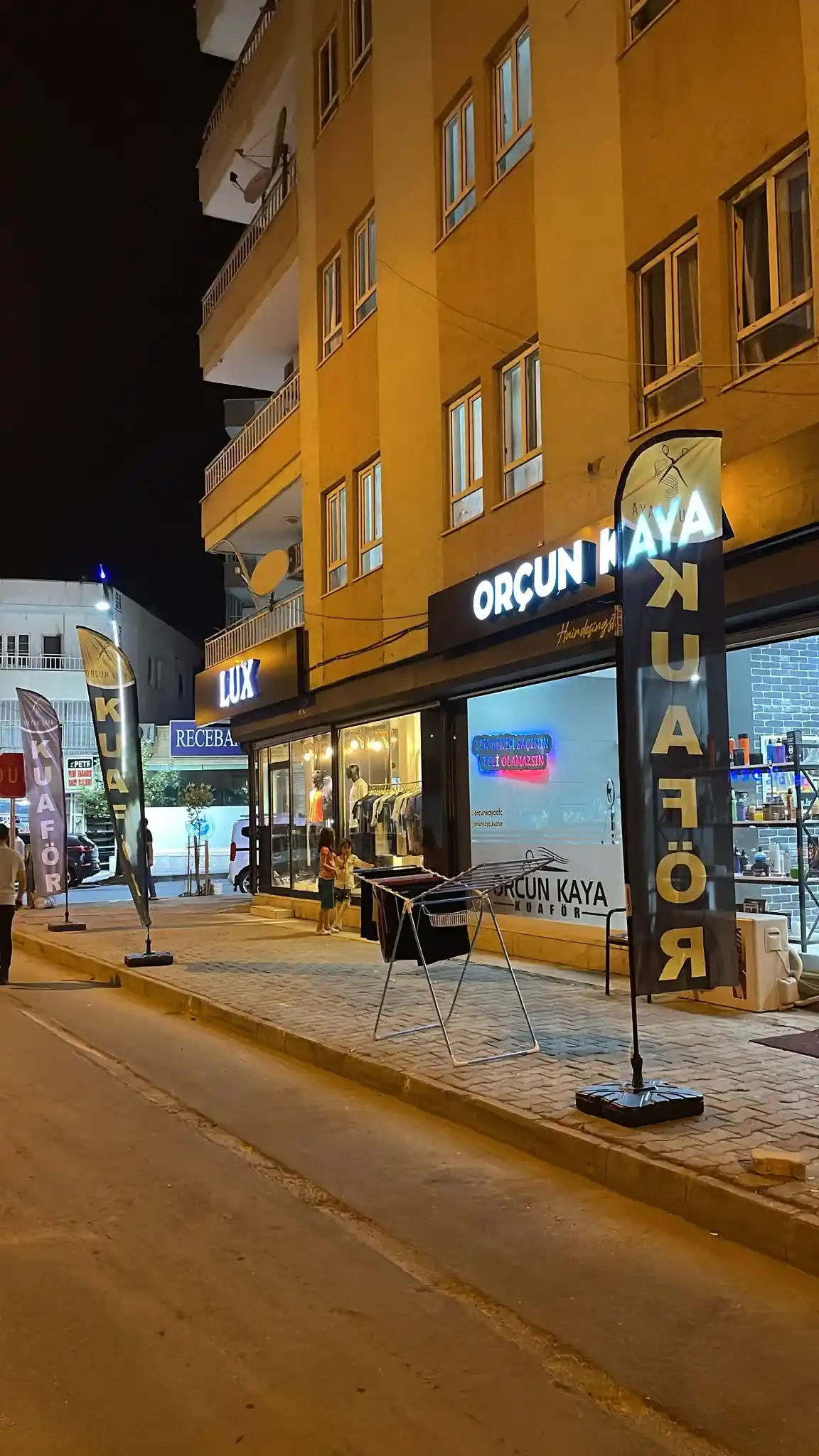 bayan-kuaforu-yelken-bayragi-63